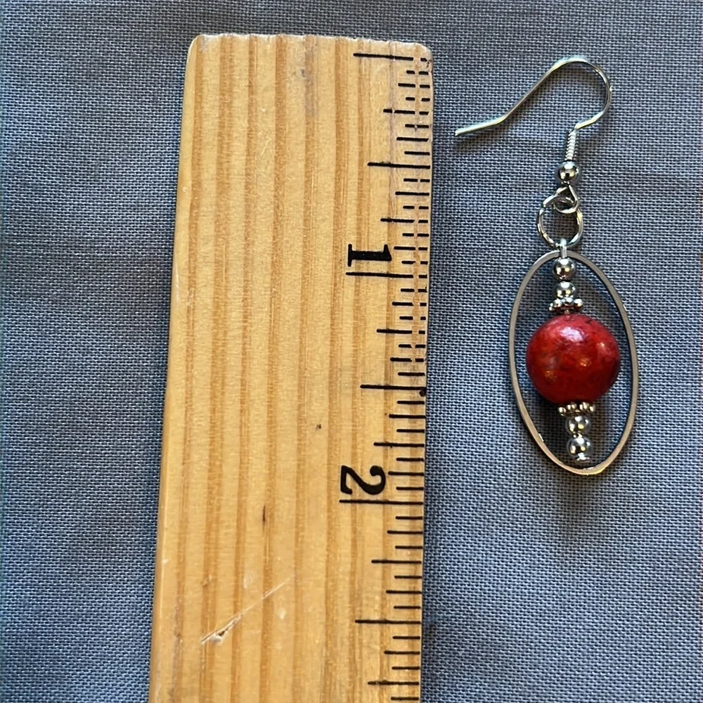 22007 Red acrylic bracelet and earring set